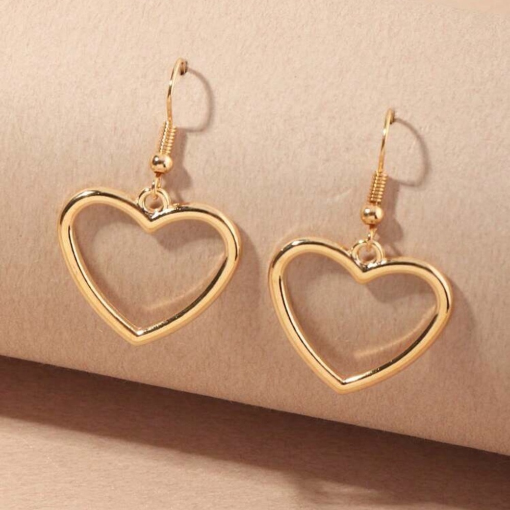 Cute gold heart dangle earrings light weight Barbiecore sweetness